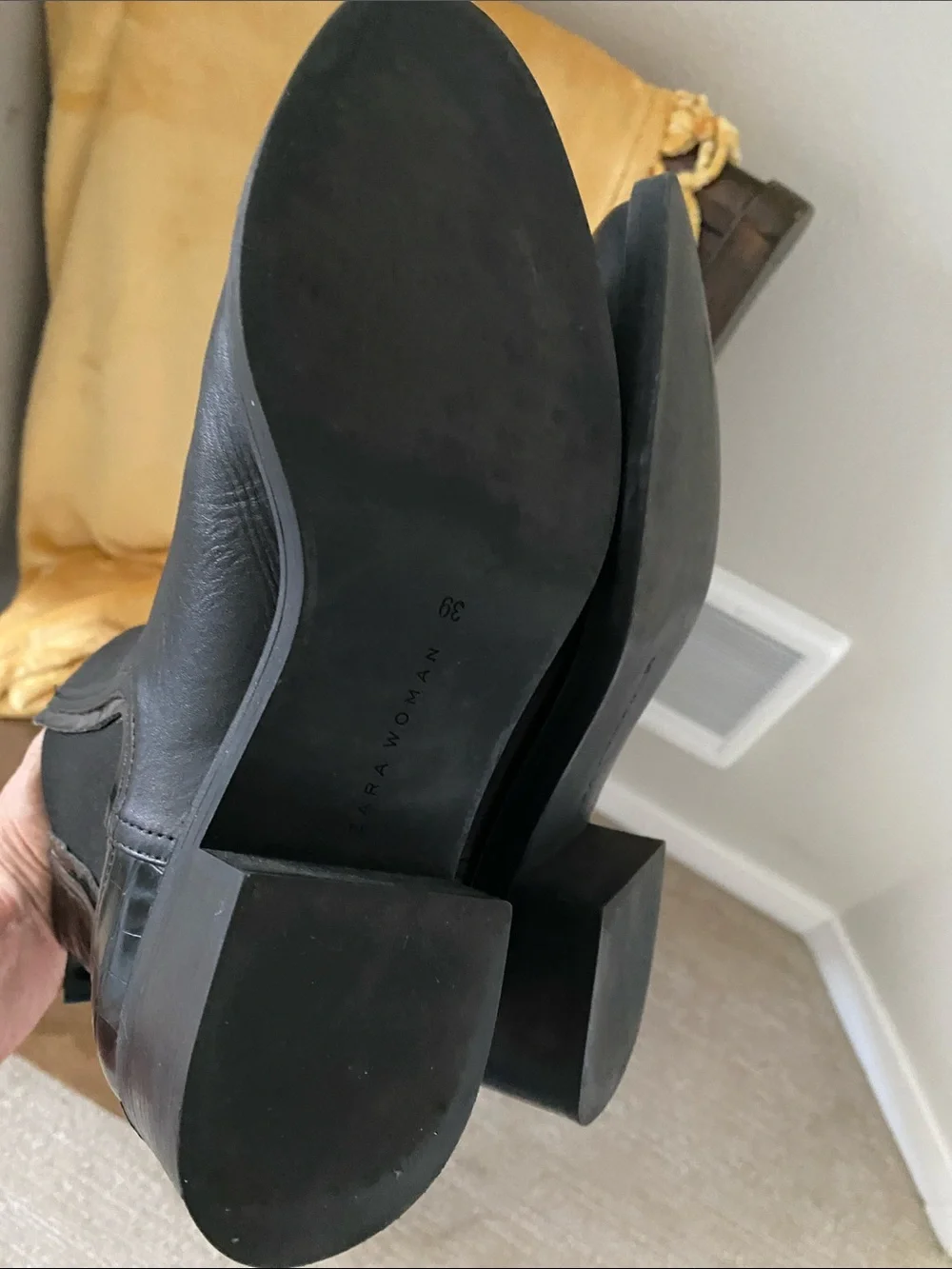 Zara Genuine Soft Leather Chelsea Ankle Boots 39/8 EUC Bloggers Black